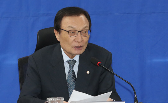 이해찬 더불어민주당 대표가 지난 1일 국회 의원회관에서 열린 확대간부회의에서 발언하고 있다. 연합뉴스